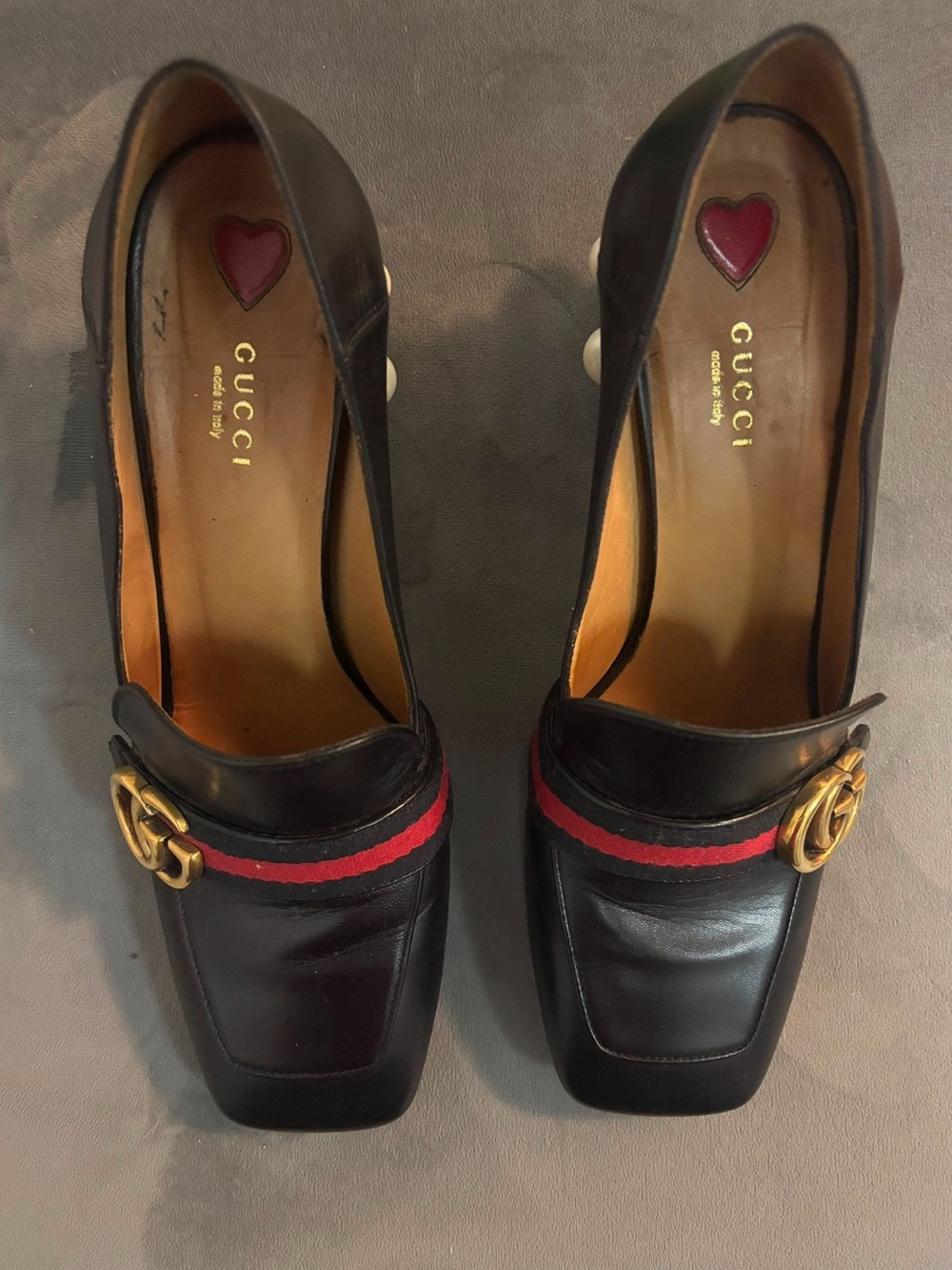 Gucci Black Leather Heart Heels • Size 42 - Picture 2 of 5